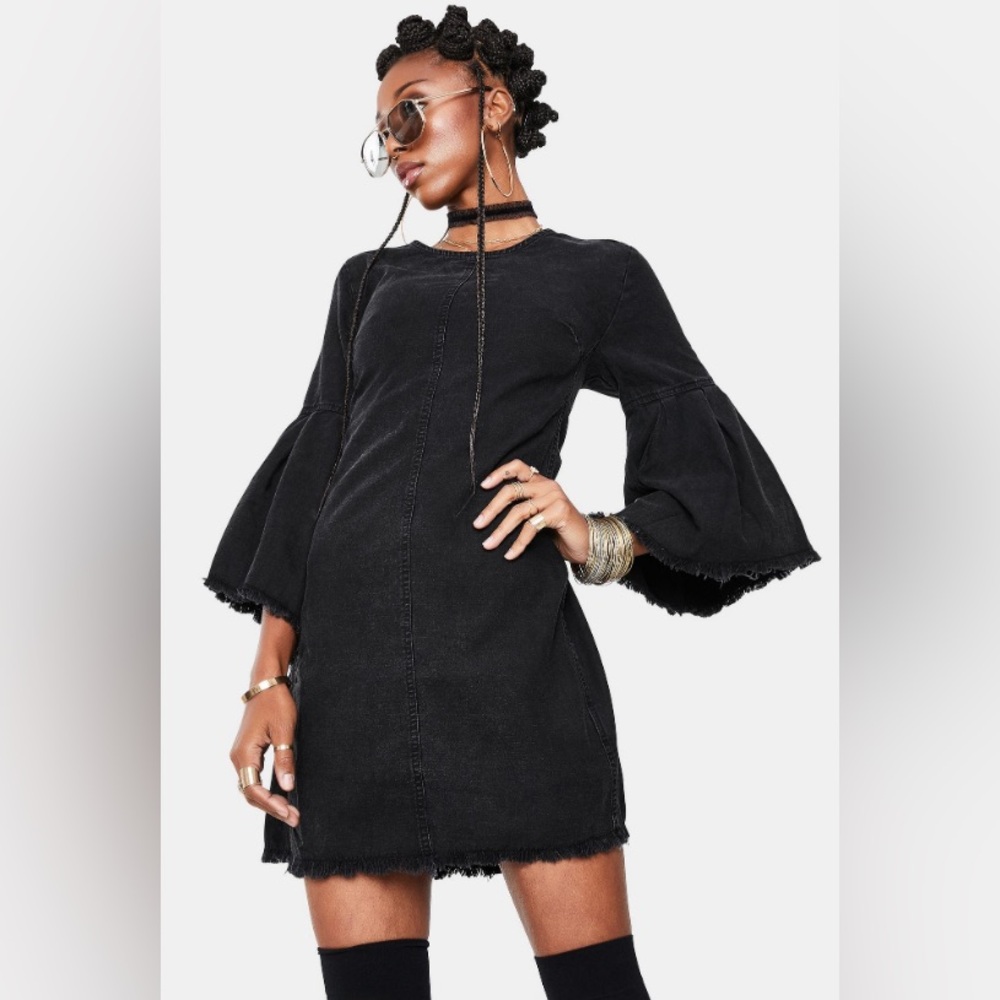 Reckless Life Denim Dress in Washed Black
FREE PEOPLE Color: Washed Black size S